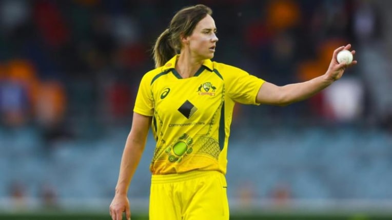 Ellyse Perry (One Of The Best Australian Women Bowlers)